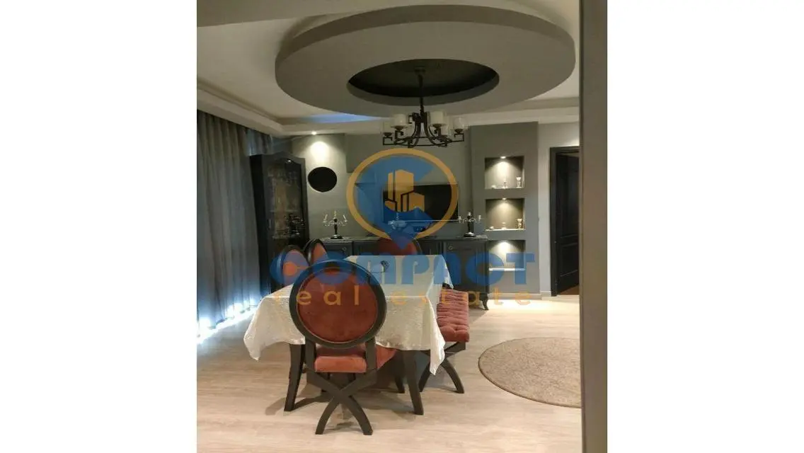 لوكيشن مميز وفيو رائع ع شارع رئيسي تشطيب luxury