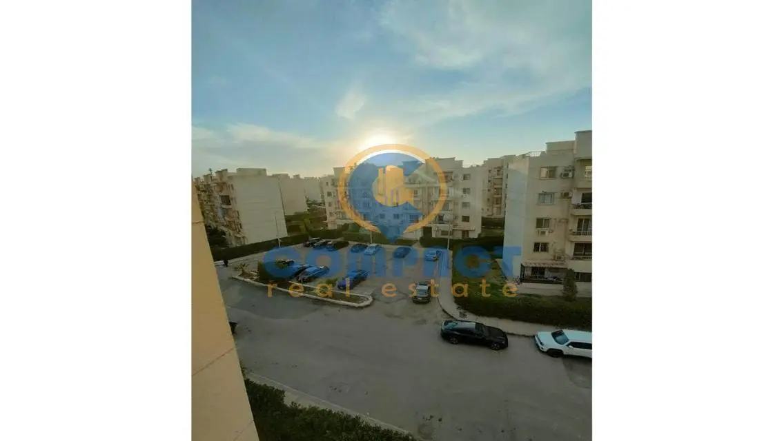 لوكيشن مميز وفيو رائع ع شارع رئيسي تشطيب luxury