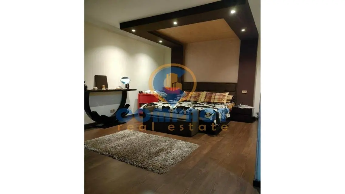 لوكيشن مميز وفيو رائع ع شارع رئيسي تشطيب luxury