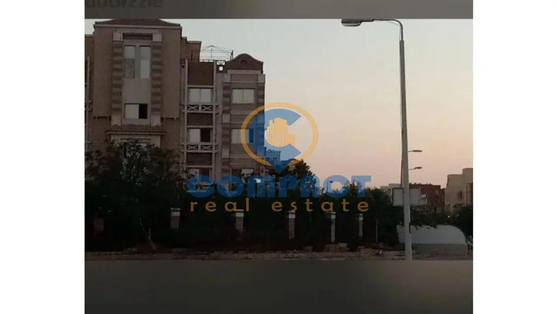 فيو رائع ولوكيشن مميز تشطيبluxury بجاردن خاص وجراج