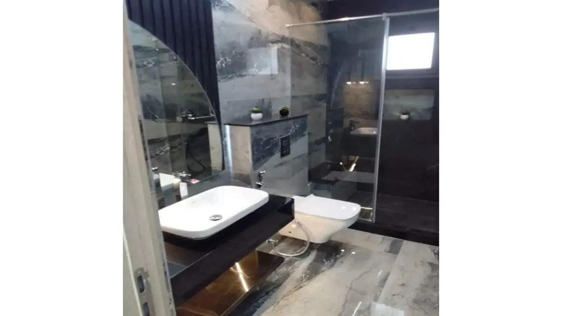 For sale Eastown  Fully furnished apartment with 