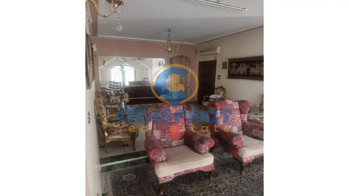 فيلا لوكيشن ممتاز على شارع رئيسي بتشطيب سوبر لوكس