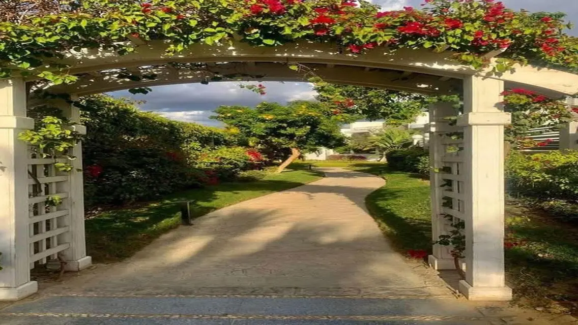 Apartment with garden ready to move +Special price