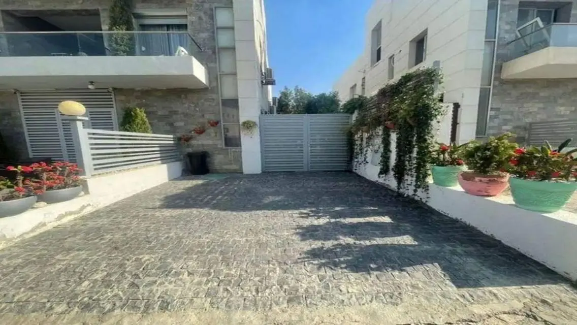 Apartment with garden ready to move +Special price