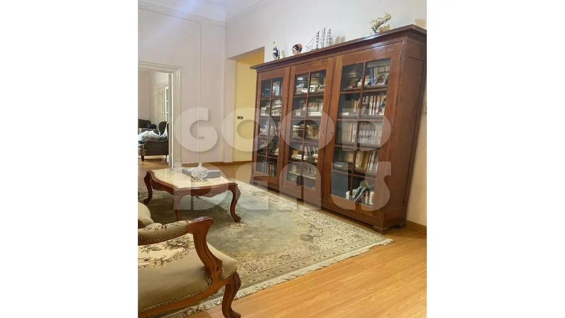 شقة للبيع بالزمالك ٢٦٠م (مسجله) سقف مرتفع