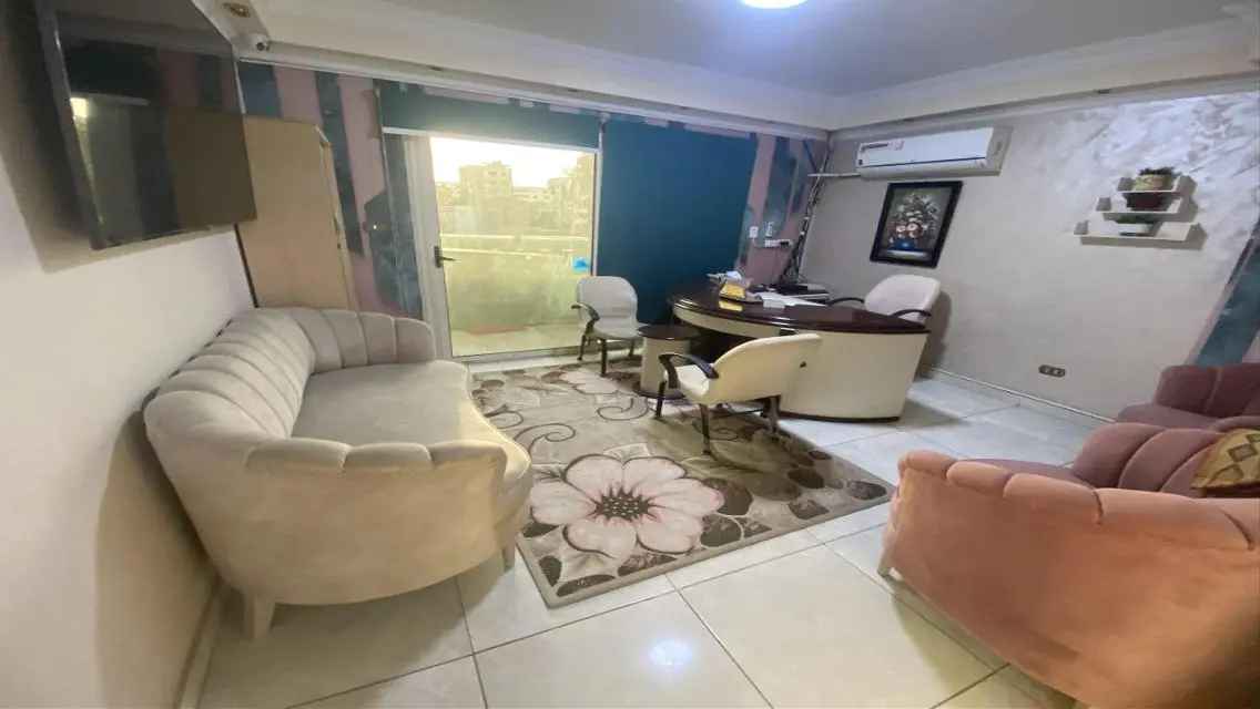 شقة للايجار طبي اداري A Class برايم لوكيشن ع ش الهرم