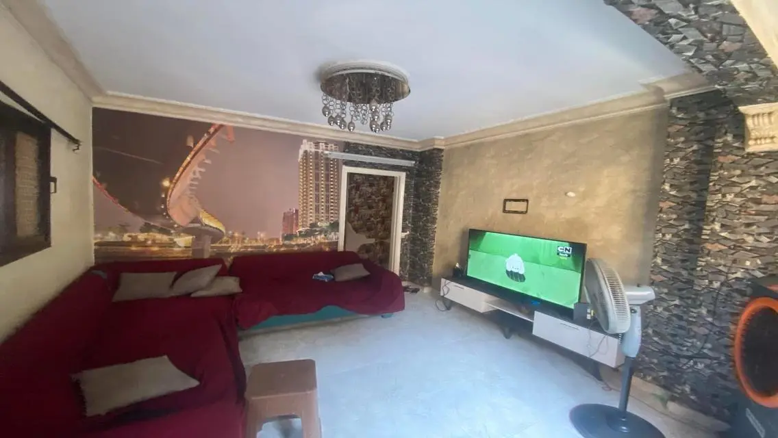 شقة للبيع مرخصة واجهه مميزه بموقع متميز ش ضياء بالهرم