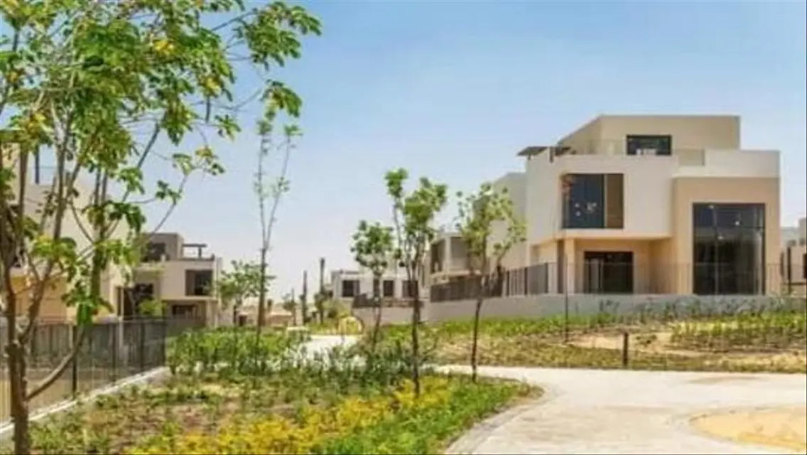 فيلا للبيع في سوديك ايست متشطب بالمطبخ والتكيفات