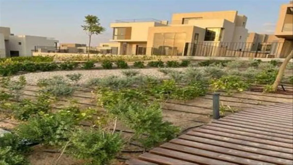 فيلا للبيع في سوديك ايست متشطب بالمطبخ والتكيفات