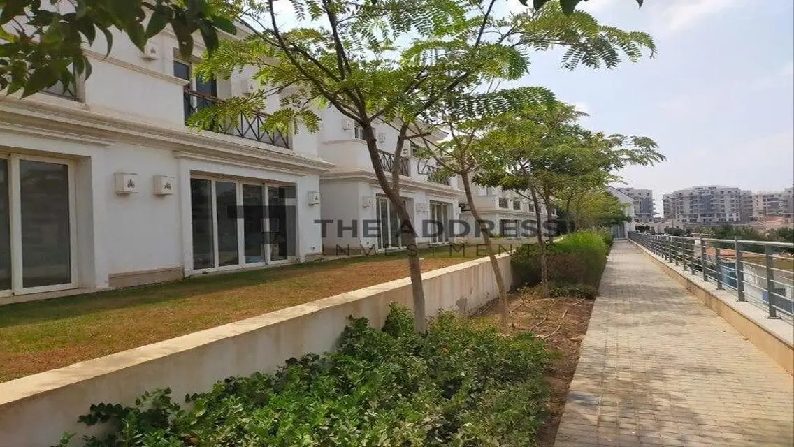 Townhouse landscape view installment 8 years 10%DP