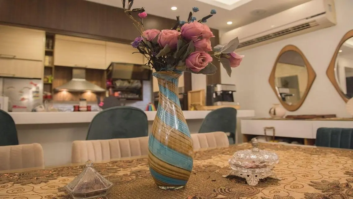 4غرف ونانى 3مداخل خاصه بالشقه فرش على اعلى مستوى