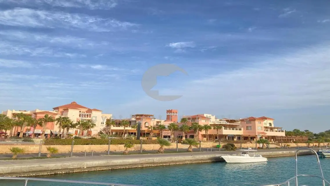 فيلا فاخرة كبيرة بإطلالة بحرية مباشرة  وبدون مقدم