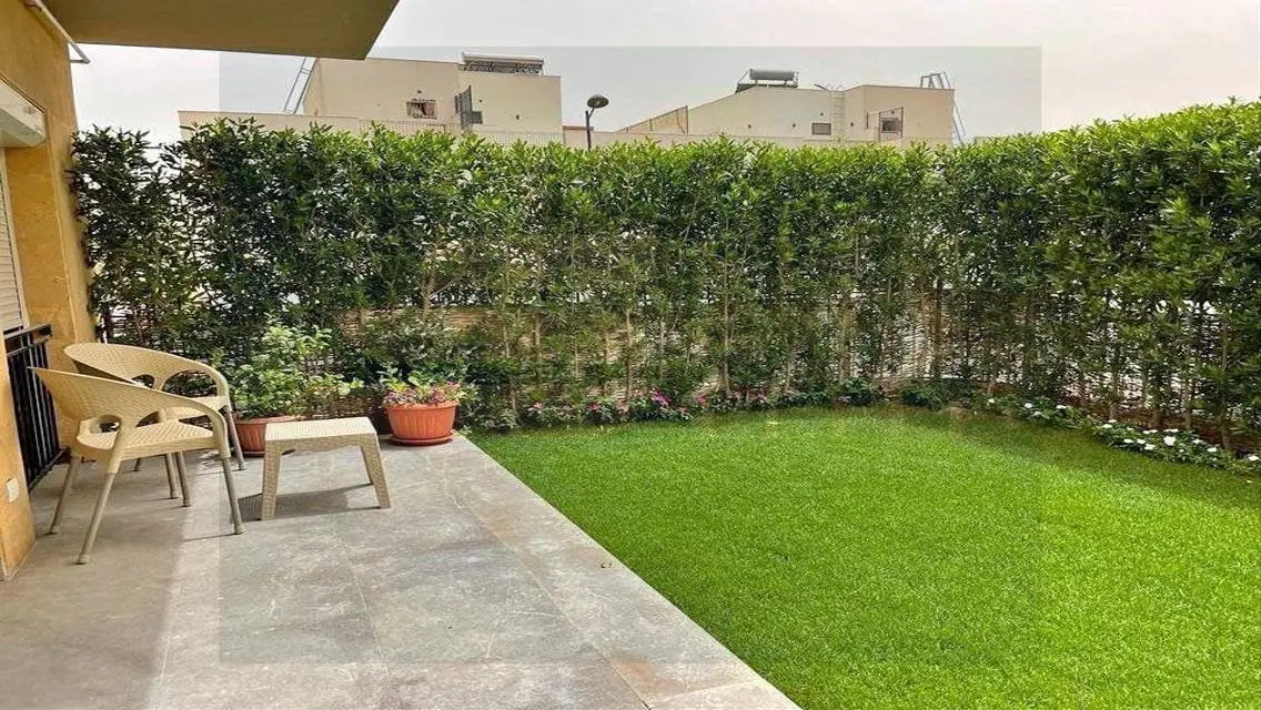 فيلا مستقلة للبيع في التجمع الأول بالقرب من المطار