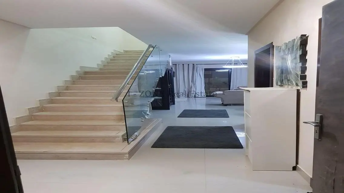 Modern furnished villa for rent in Hyde Park