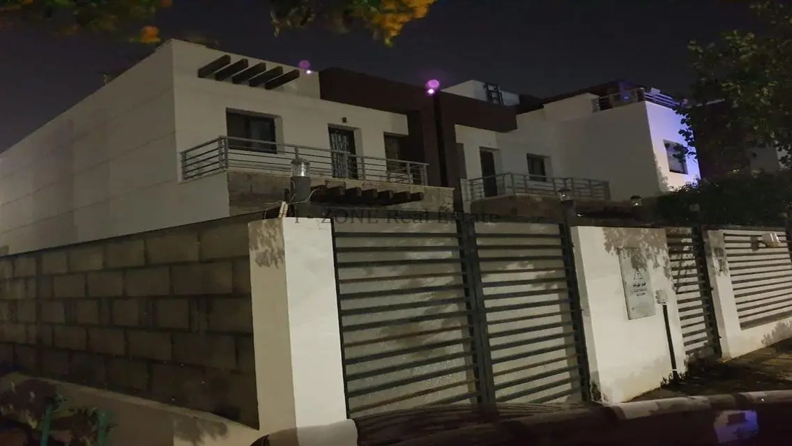 Modern furnished villa for rent in Hyde Park