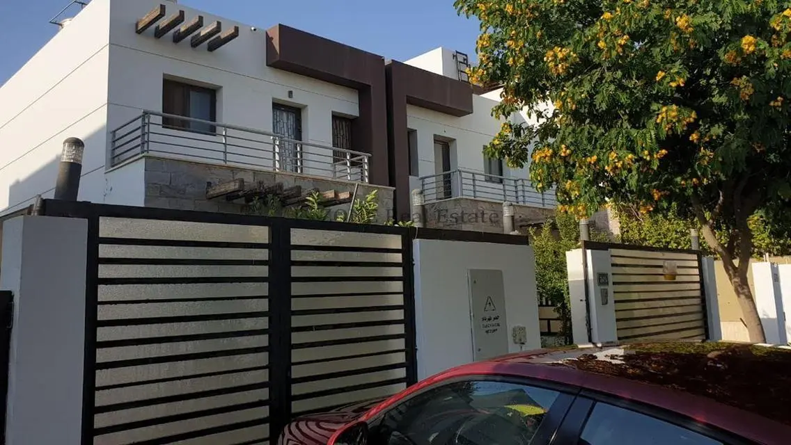 Modern furnished villa for rent in Hyde Park