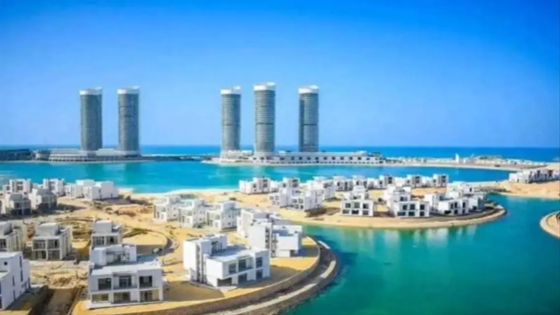 فيلا في مزارين الساحل دايركت علي البحر لقطه