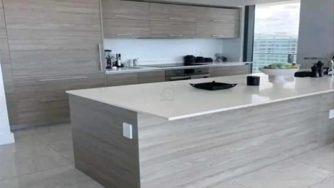 فيلا في مزارين الساحل دايركت علي البحر لقطه
