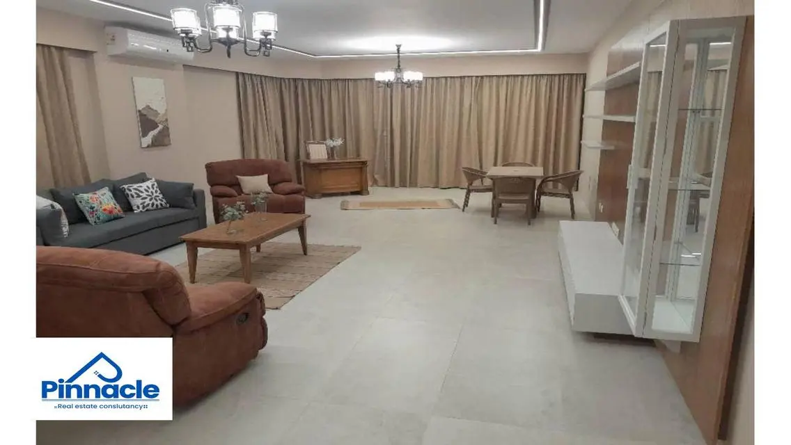 شقة فاخرة بمساحة 2700 متر مع حديقة خاصة