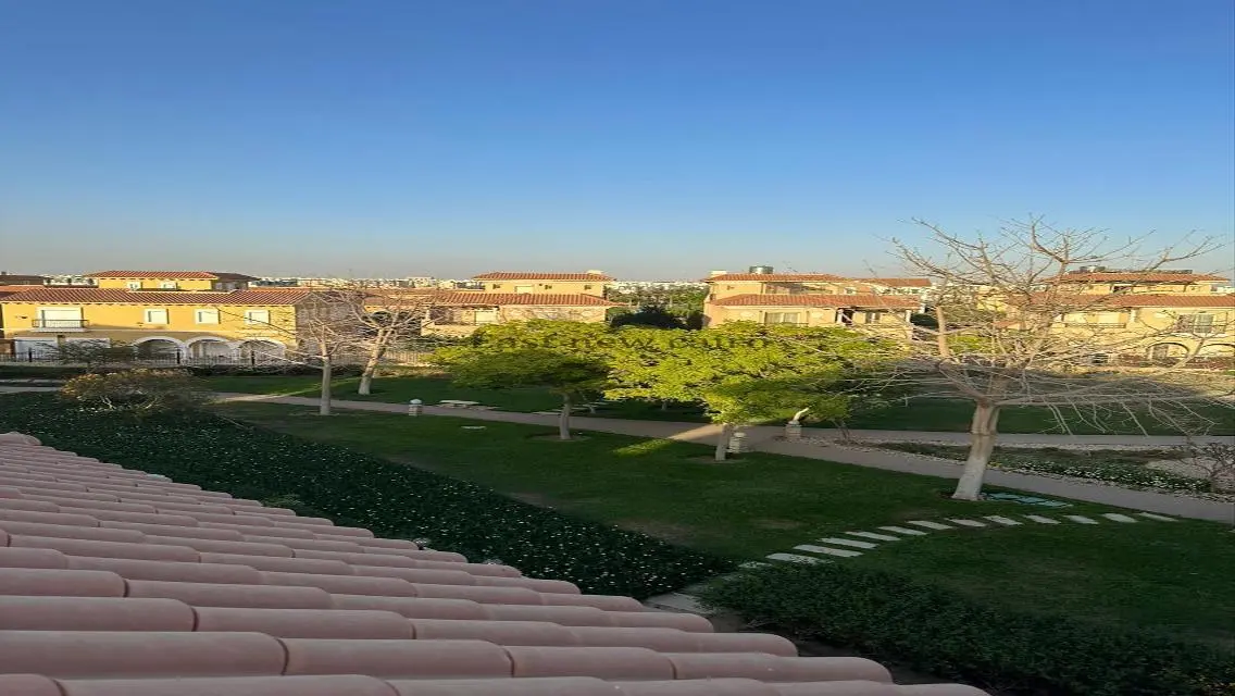 Villa for sale in a prime location in Hyde Park
