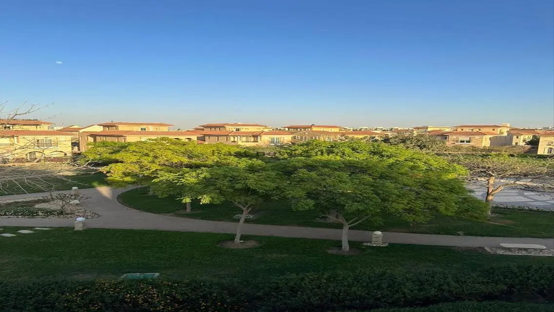 Villa for sale in a prime location in Hyde Park