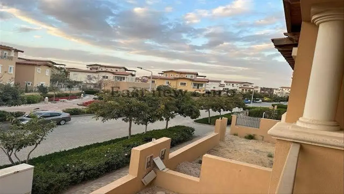 Villa for sale in a prime location in Hyde Park