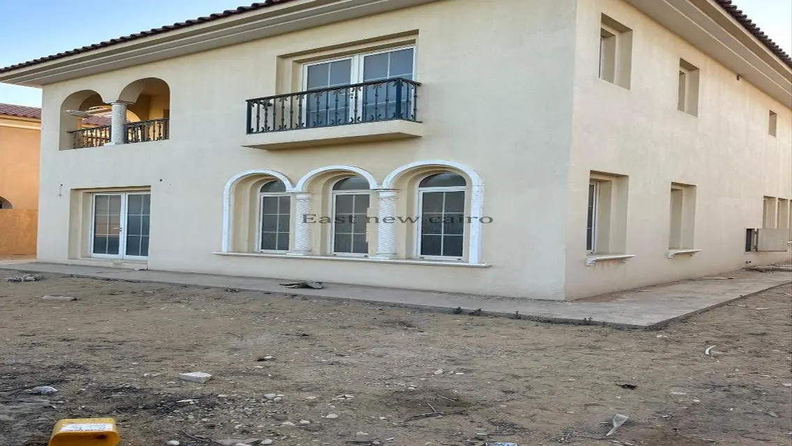 Villa for sale in a prime location in Hyde Park