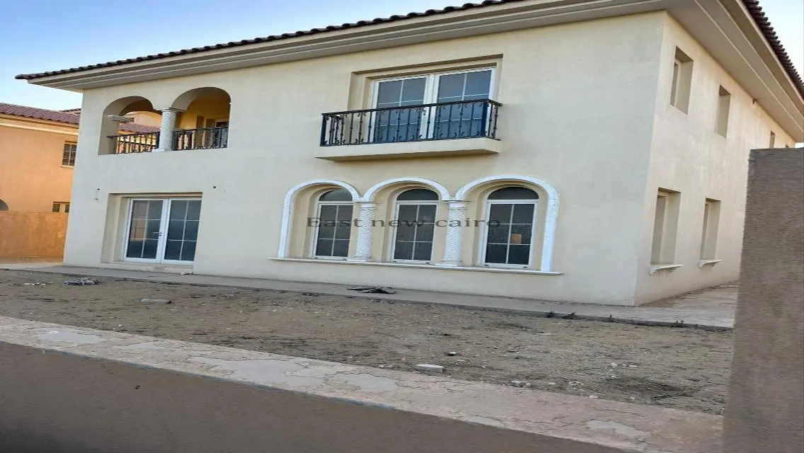 Villa for sale in a prime location in Hyde Park