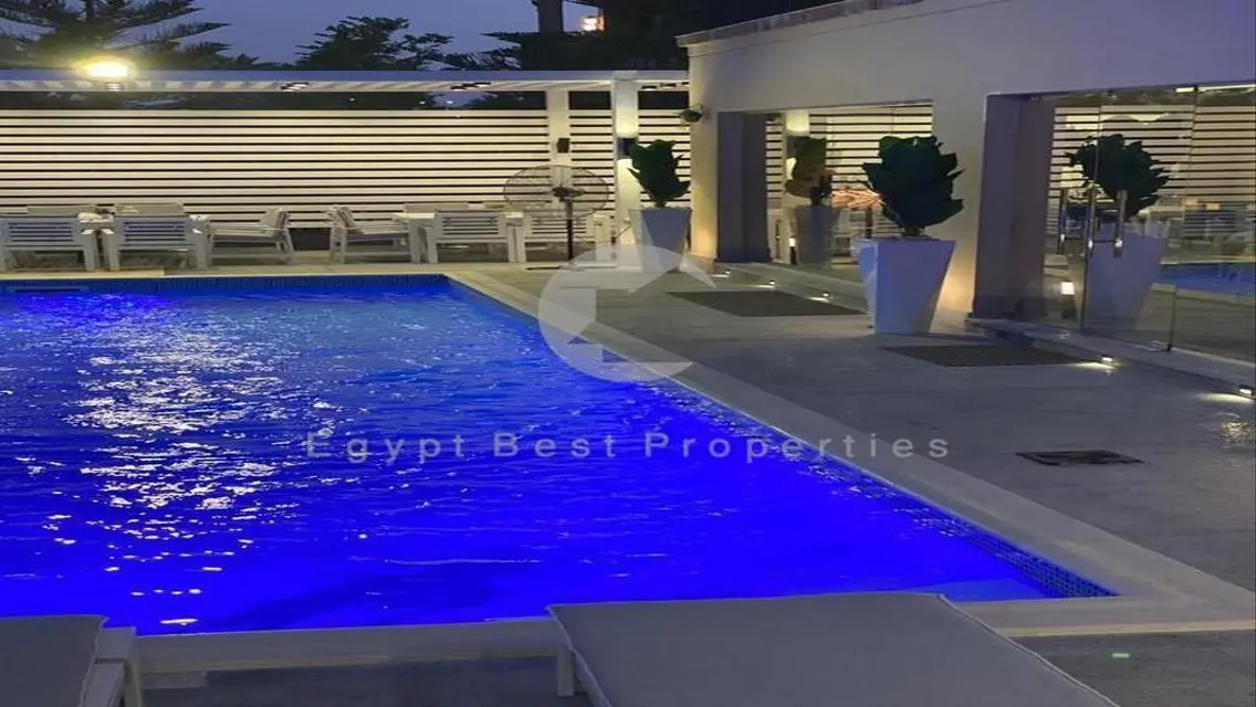 Villa for sale Marassi direct on golf with pool