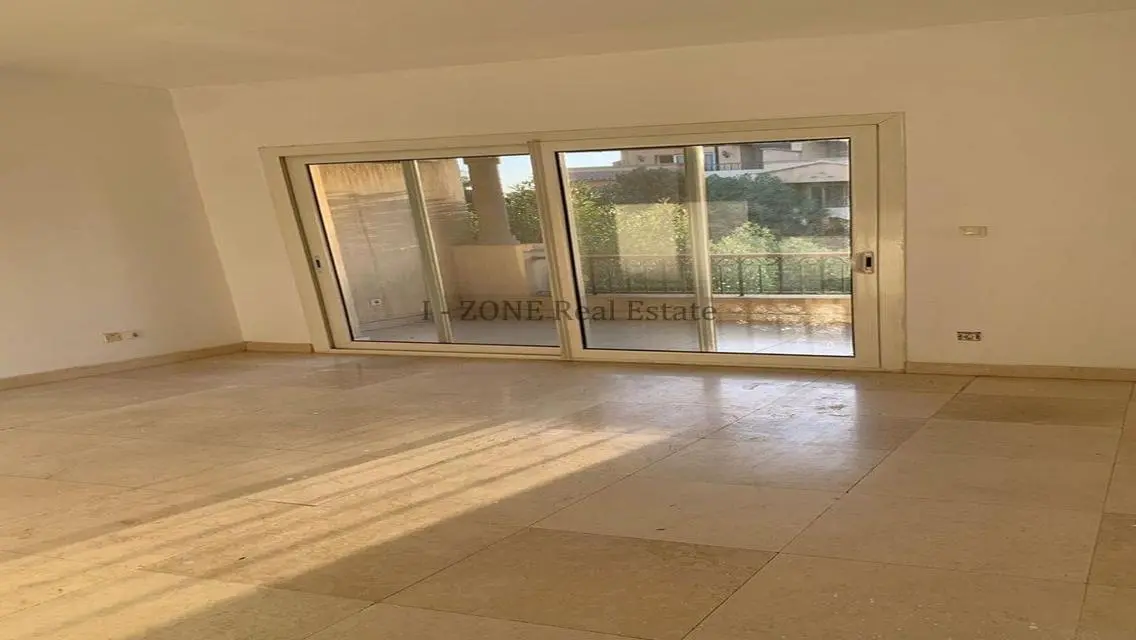 تاون هاوس سوبر لوكس للايجار بموقع مميز بميفيدا