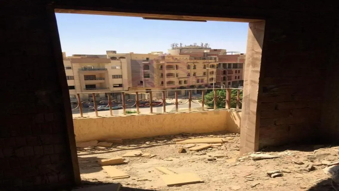 شقه نصف روف للبيع فى تقسيم الدفاع الوطني اوبن فيو