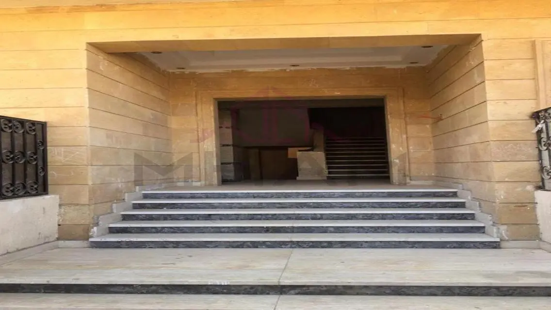 شقه نصف روف للبيع فى تقسيم الدفاع الوطني اوبن فيو