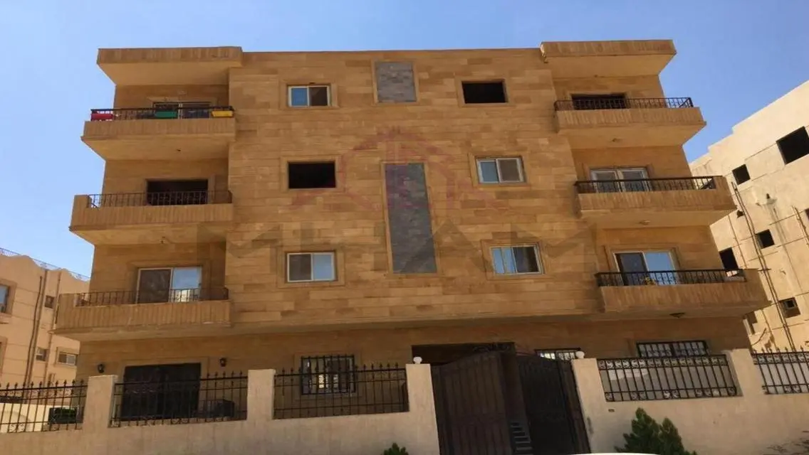 شقه نصف روف للبيع فى تقسيم الدفاع الوطني اوبن فيو