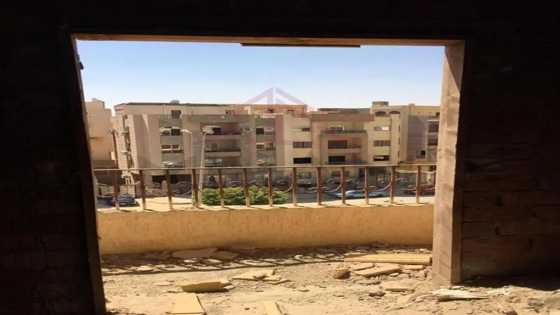 شقه نصف روف للبيع فى تقسيم الدفاع الوطني اوبن فيو