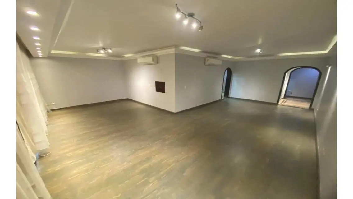 Ground floor with private garden - ready to move