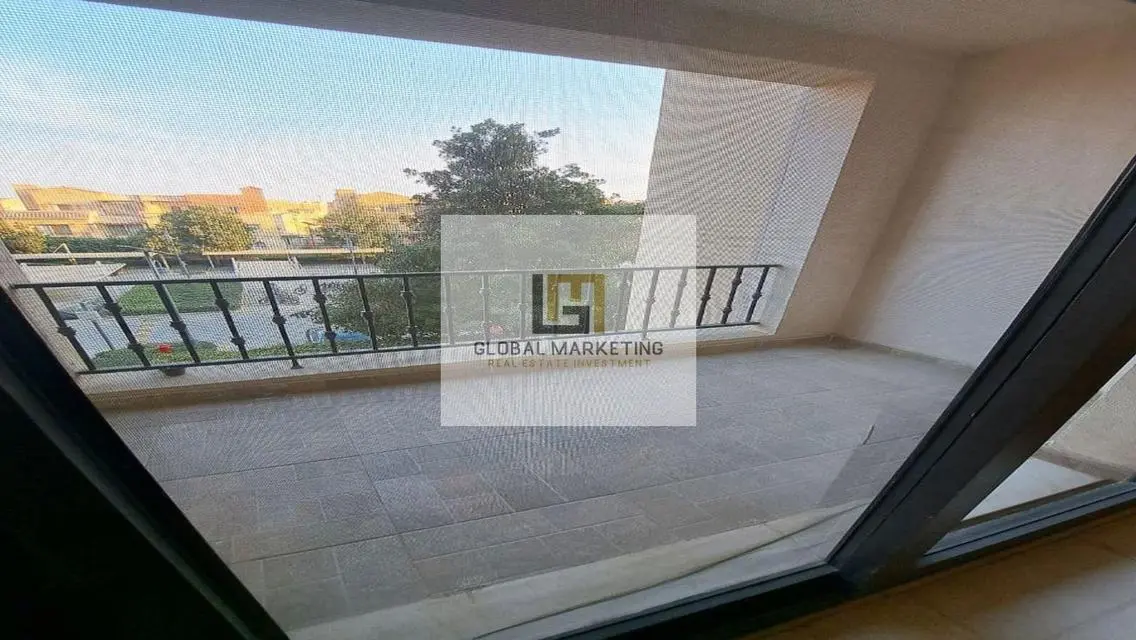 شقة نصف مفروش للايجار في كمبوند ميفيدا اعمار