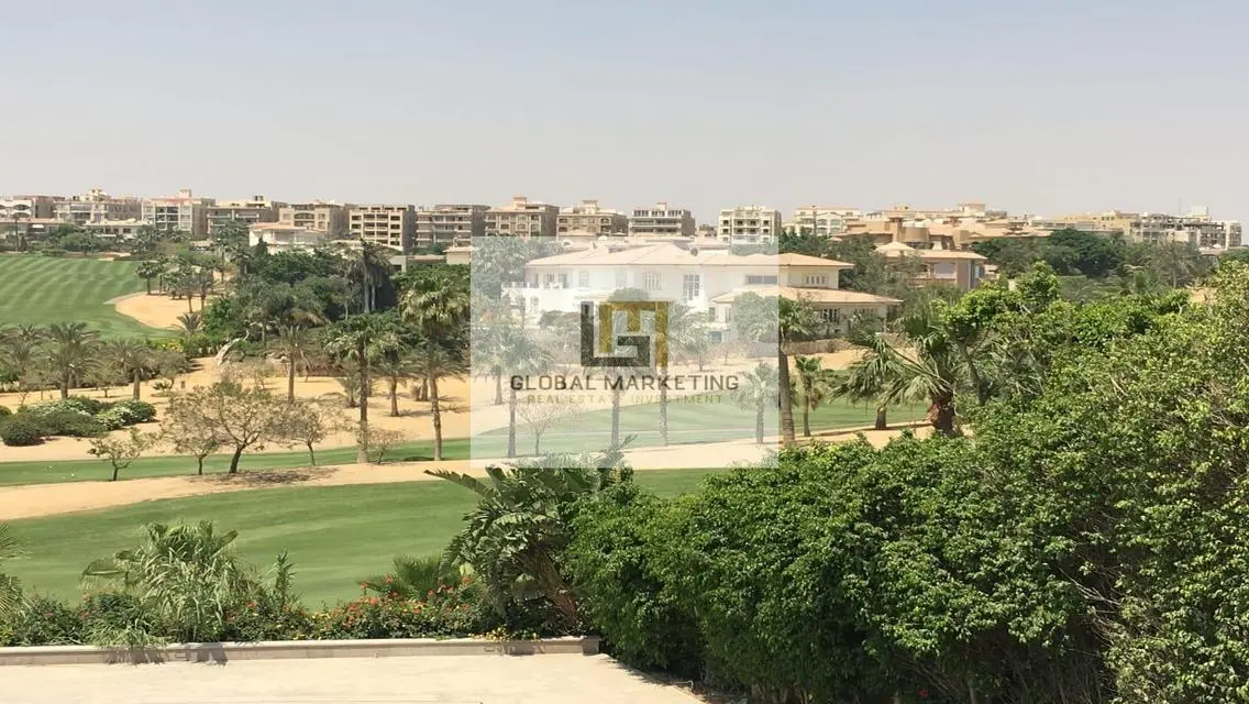 فيلا بحمام سباحة للايجار بكمبوند قطامية هايتس
