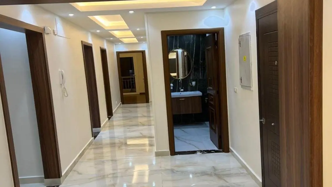 متاح للبيع كاش شقه فيb12 مساحه 200م فيو وايد جاردن