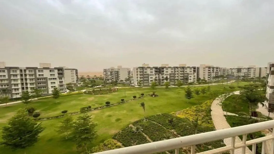 متاح للبيع كاش شقه فيb12 مساحه 200م فيو وايد جاردن