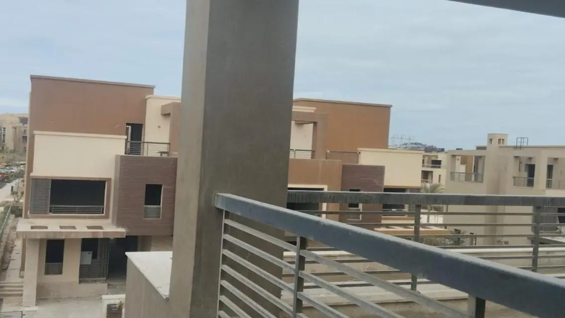 فيلا مستقلة للبيع – جولد كليف