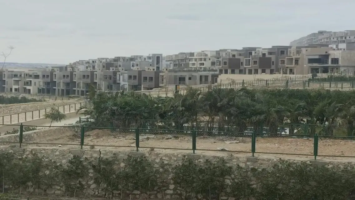 فيلا مستقلة للبيع – جولد كليف