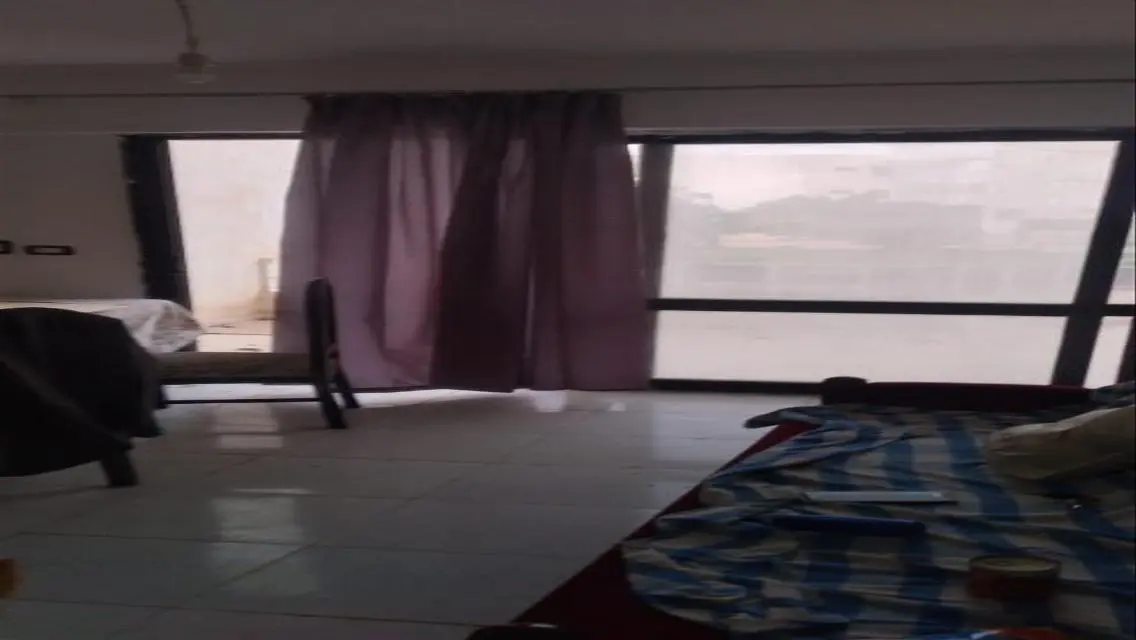 استلم فورا شالية غرفتين ارضي بيشوف البحر في سكانور