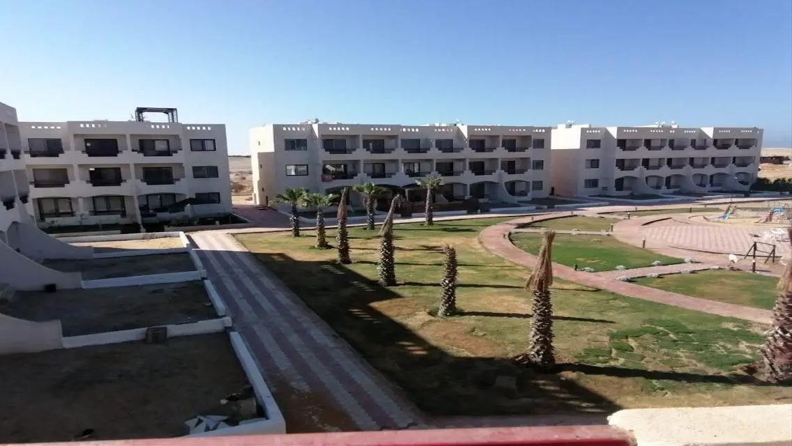 استلم فورا شالية غرفتين ارضي بيشوف البحر في سكانور