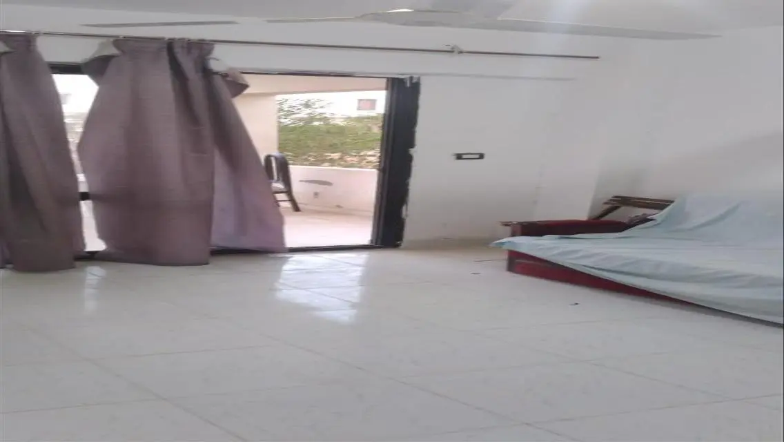استلم فورا شالية غرفتين ارضي بيشوف البحر في سكانور