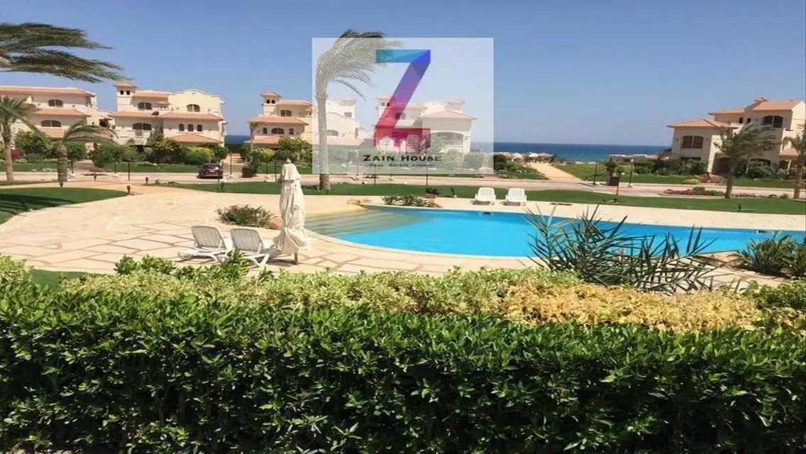 للبيع شاليه على البحر ارضي فى لافيستا 3 السخنة