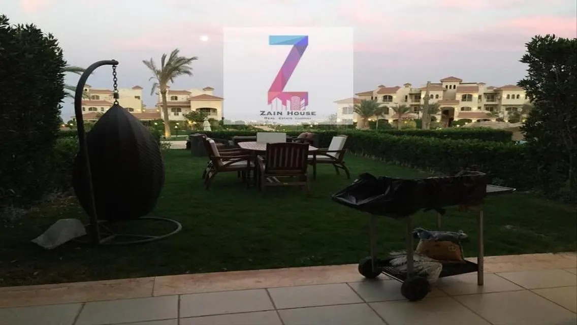 للبيع شاليه على البحر ارضي فى لافيستا 3 السخنة