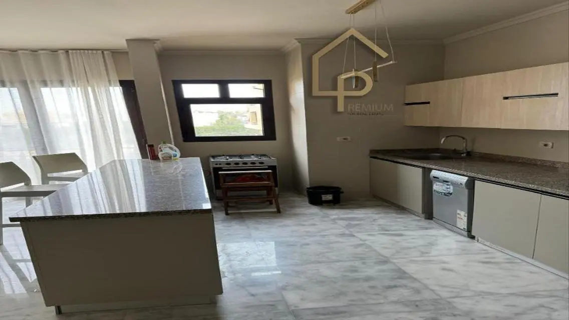 Luxury Apartment in Beverly Hills