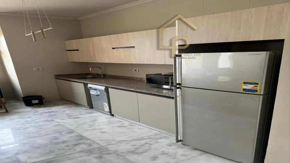 Luxury Apartment in Beverly Hills