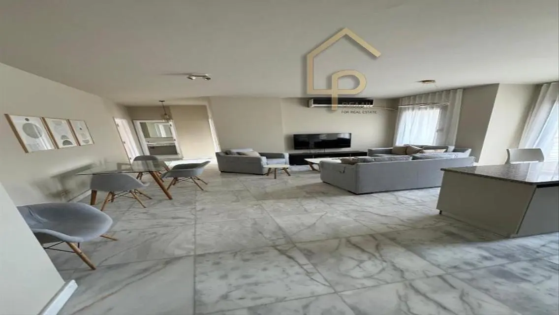 Luxury Apartment in Beverly Hills