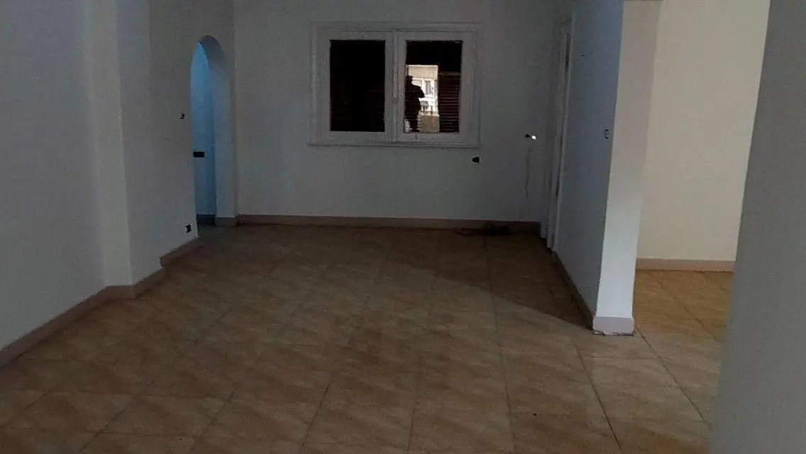 مقر اداري في شارع جامعه الدول العربيه الرئيسي180م
